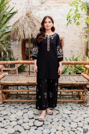 টু পিস বিভাগের ছবি